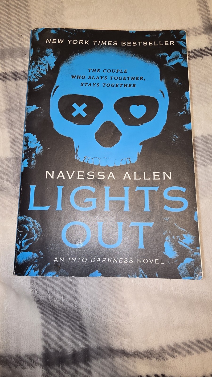 Lights Out: Into Darkness by Navessa Allen, Trade Paperback 2024 Zando, Romance
