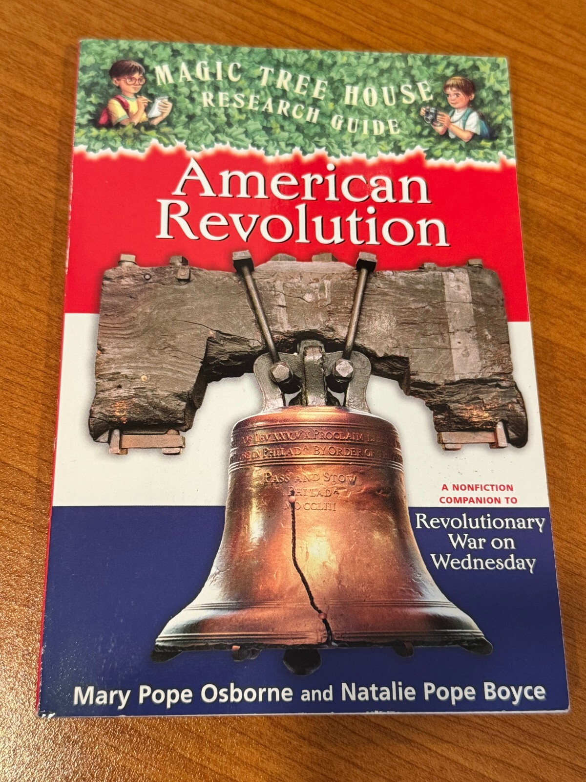 American Revolution Magic Tree House Research Guide – paperback – LIKE NEW