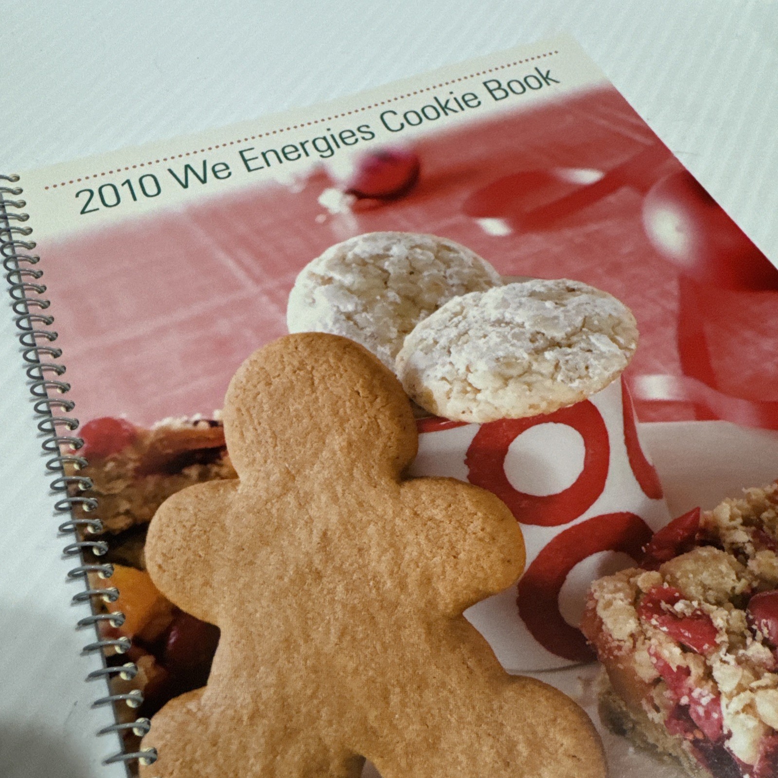 We Energies Cookie Book 2010 – 33 Color Pages – 33 Recipes