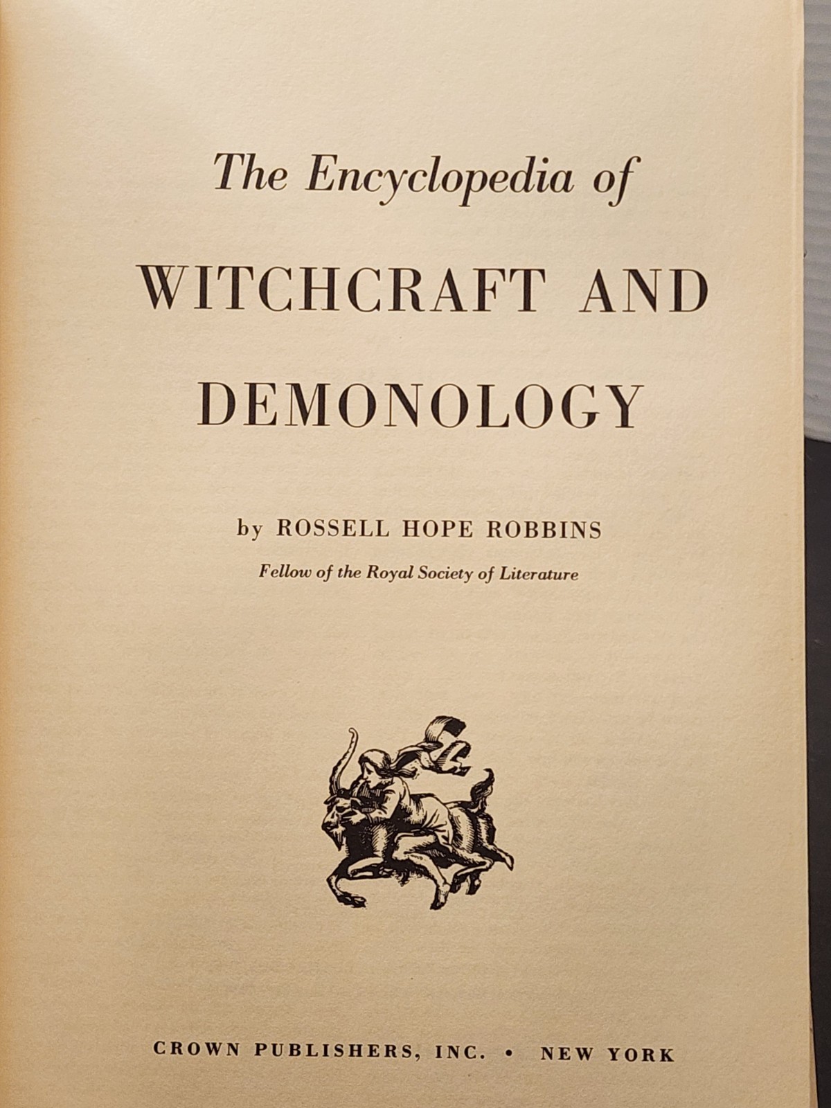 THE ENCYCLOPEDIA OF WITCHCRAFT AND DEMONOLOGY BY RUSSELL HOPE ROBBINS 1974 HC/DJ