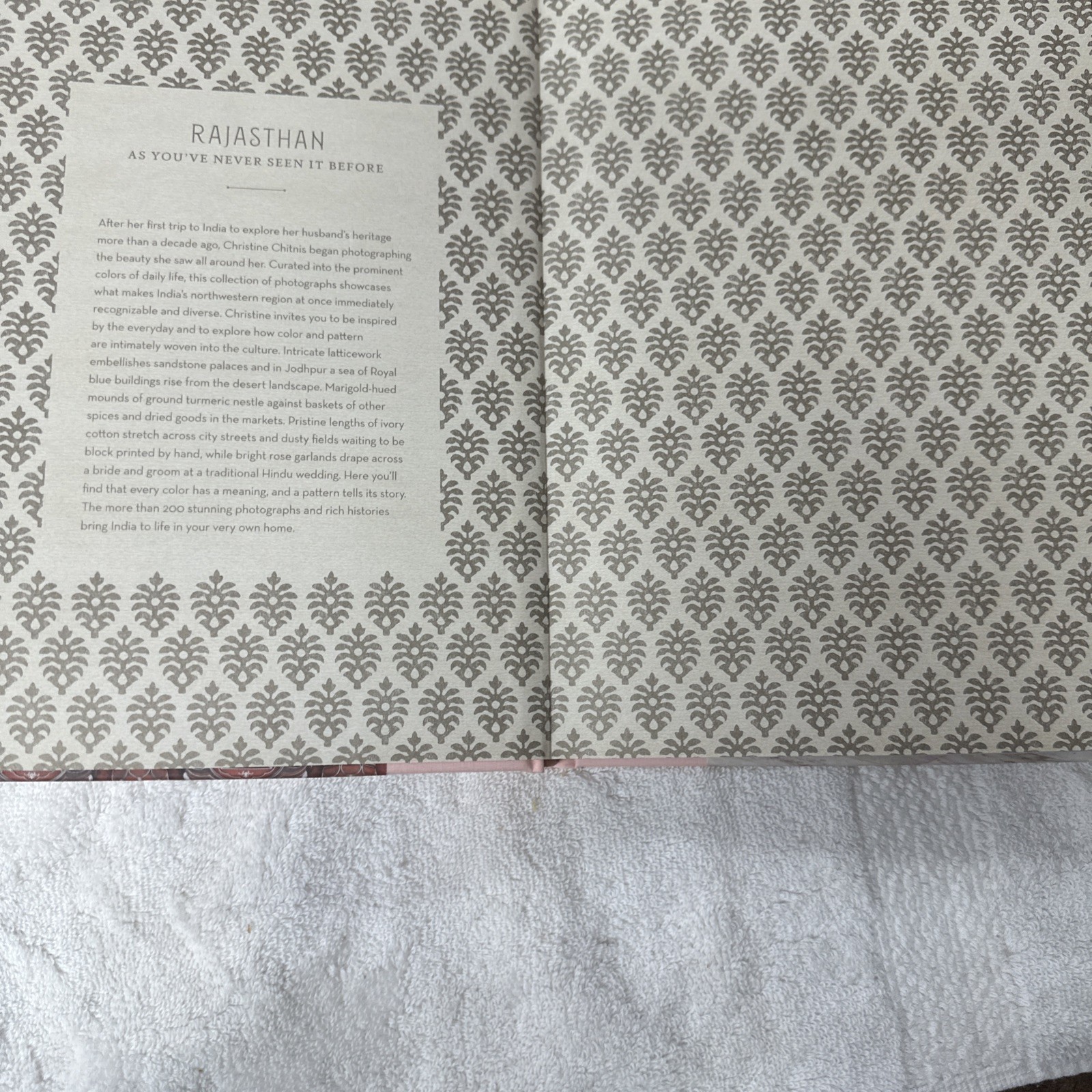 Patterns of India : A Journey Through Colors, Textiles, and the Vibrancy of…