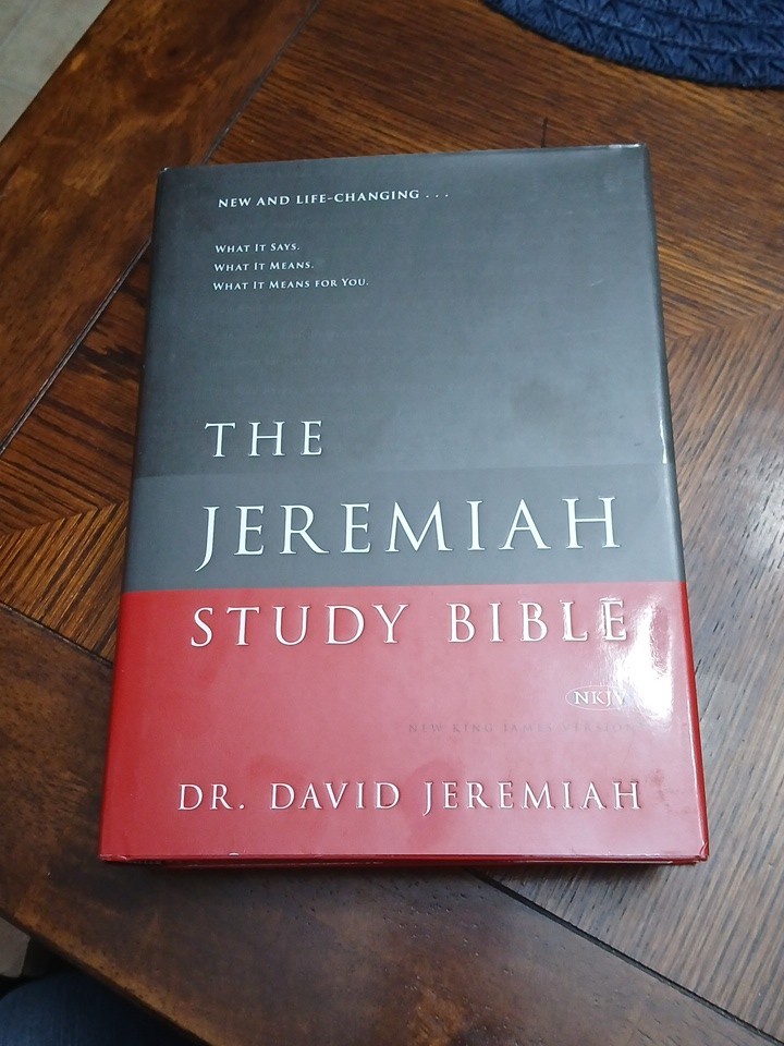 The Jeremiah Study Bible, NKJV: Hardcover, by Dr. David Jeremiah Like New