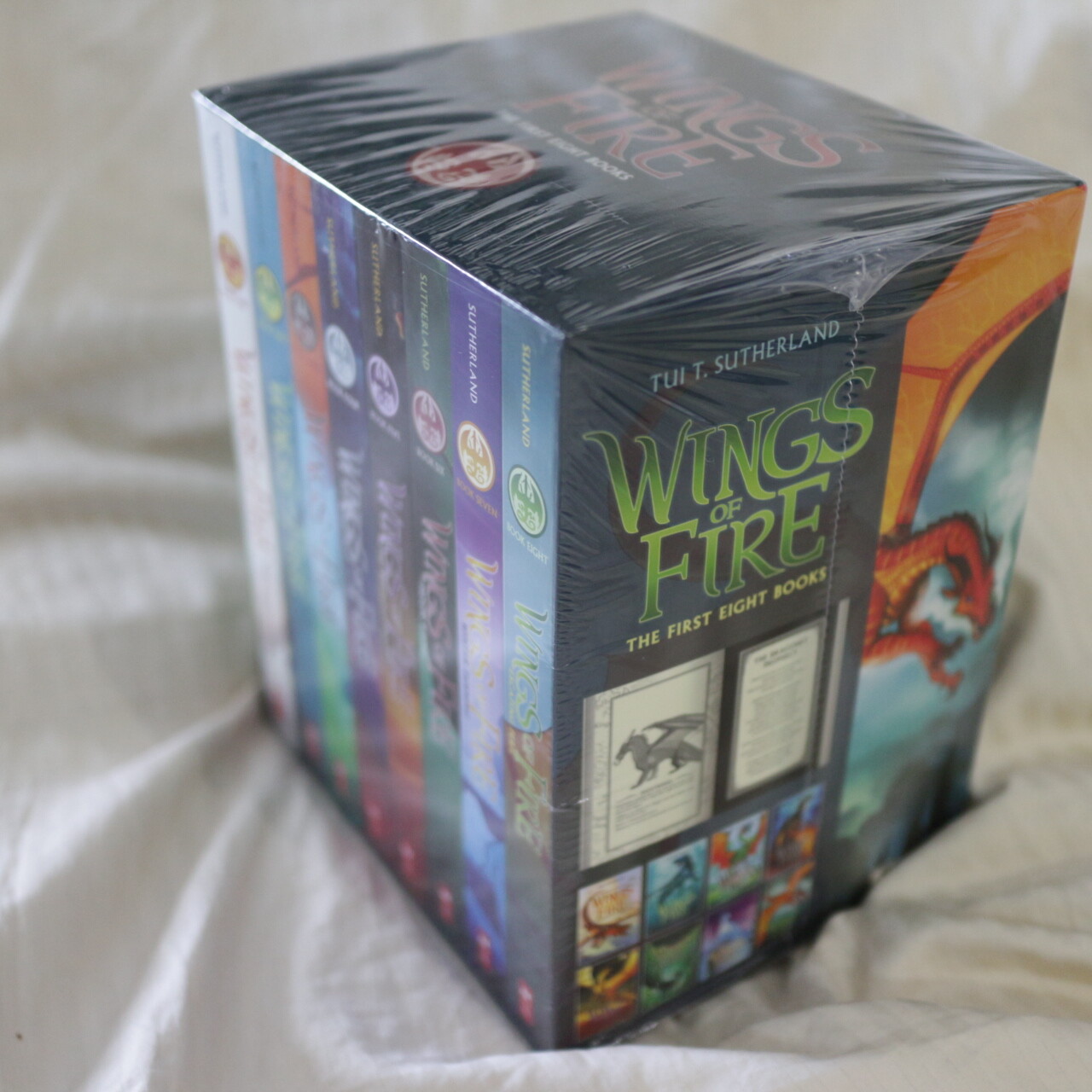 Brand NEW – WINGS OF FIRE Series Dragon Books 1-8 Box Set – Tui T. Sutherland