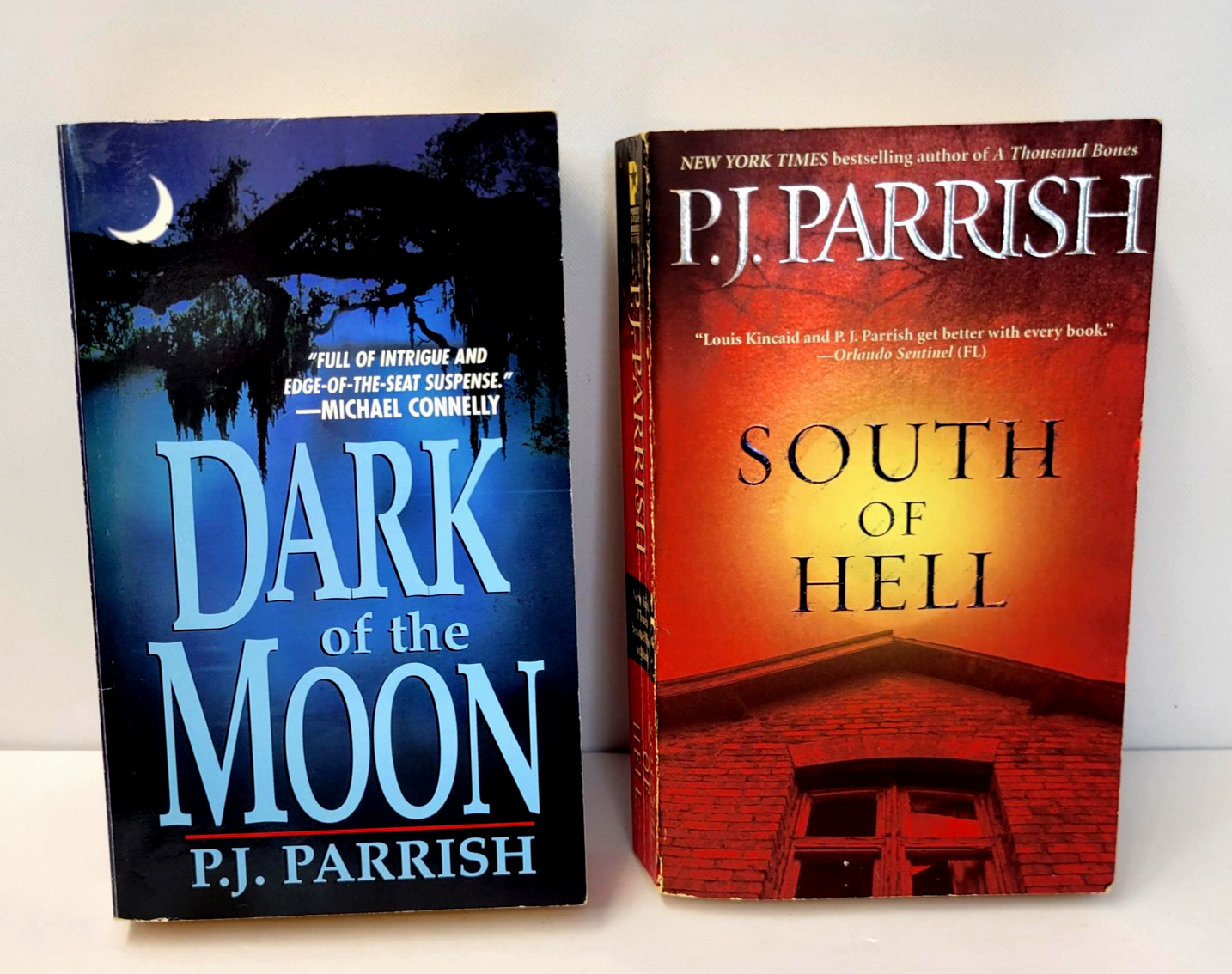 Dark Of The Moon & South Of Hell P.J. Parrish 2 Mass Market PB Lot Crime Mystery