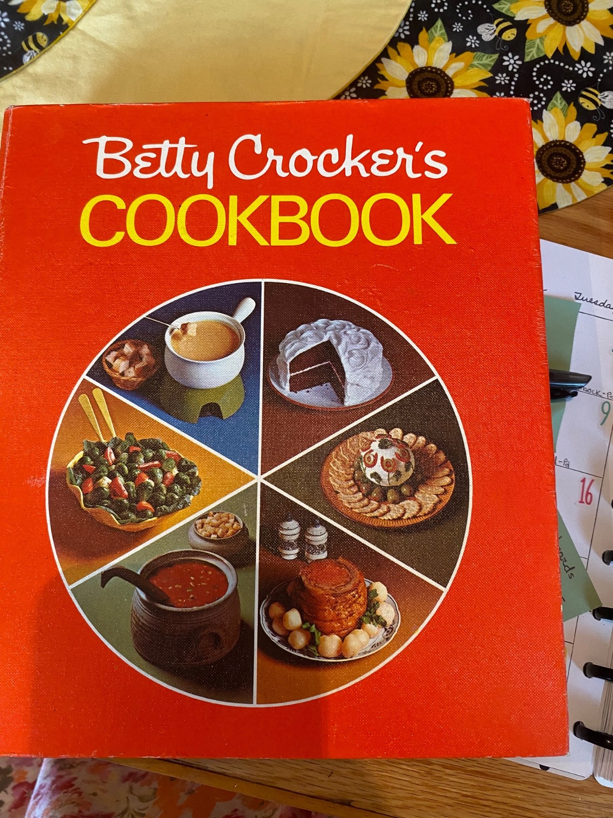 Betty Crocker’s Cookbook 1974 22nd Printing Vintage 5 Ring Binder Red Cookbook