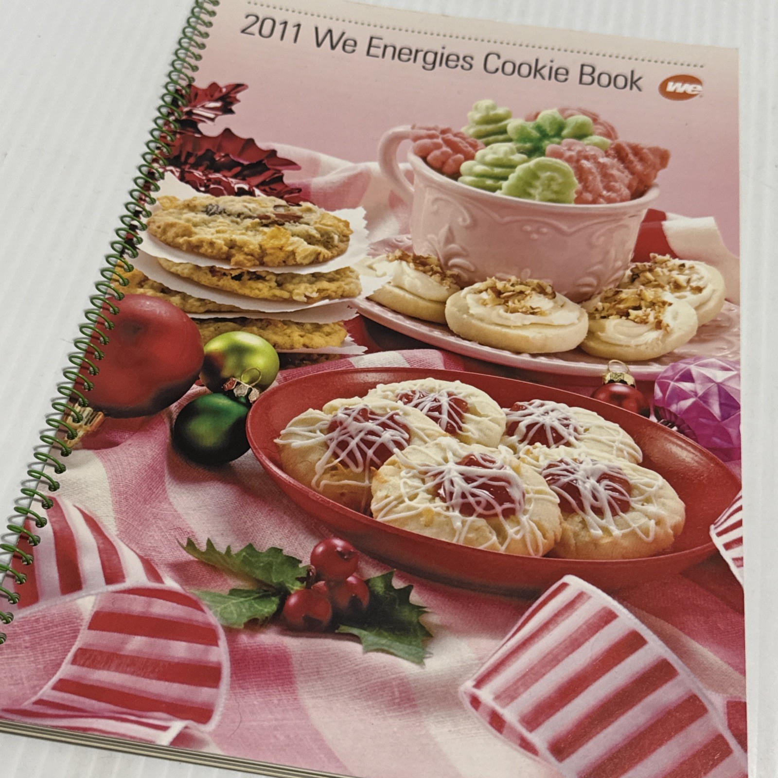 We Energies Cookie Book 2011 – 33 Color Pages – 38 Recipes