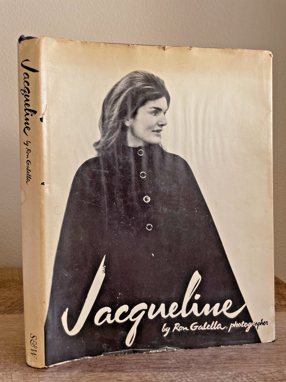 1974 Jaqueline by Ron Galella Photographer, Sheed and Ward, Inc, NY 200 pages