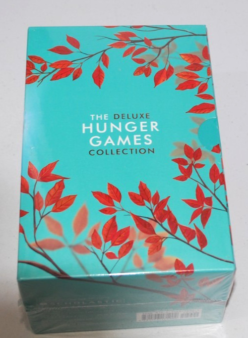 The Deluxe Hunger Games by Suzanne Collins 4 Books Box Set – Ages 13+ -Paperback