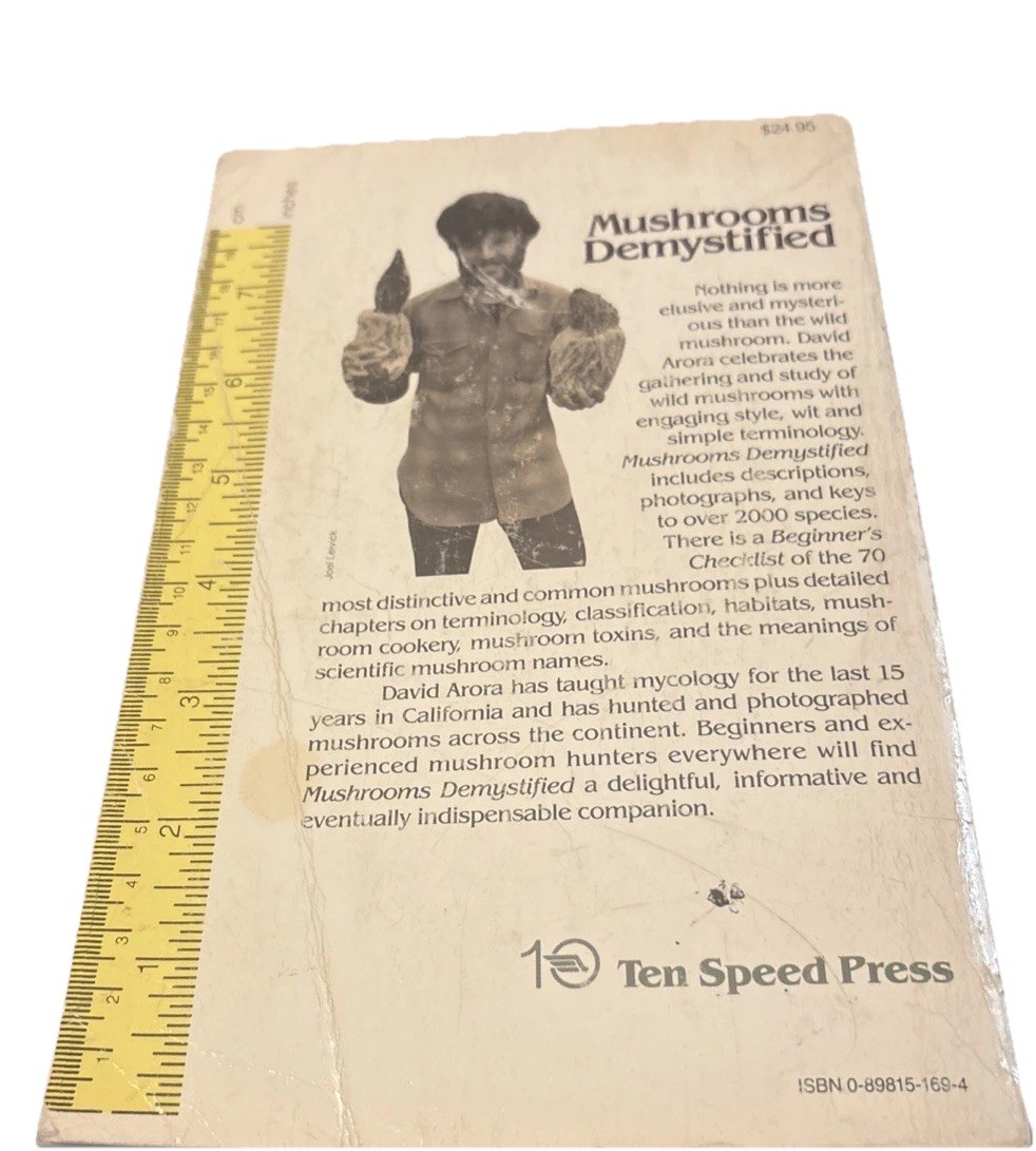 Mushrooms Demystified PB Heavy Wear/Stitched Binding Fair/Few Text Marks