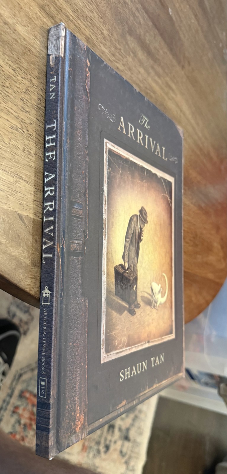 The Arrival by Shaun Tan Illustrated 2007 Arthur A. Levine Books Hardcover