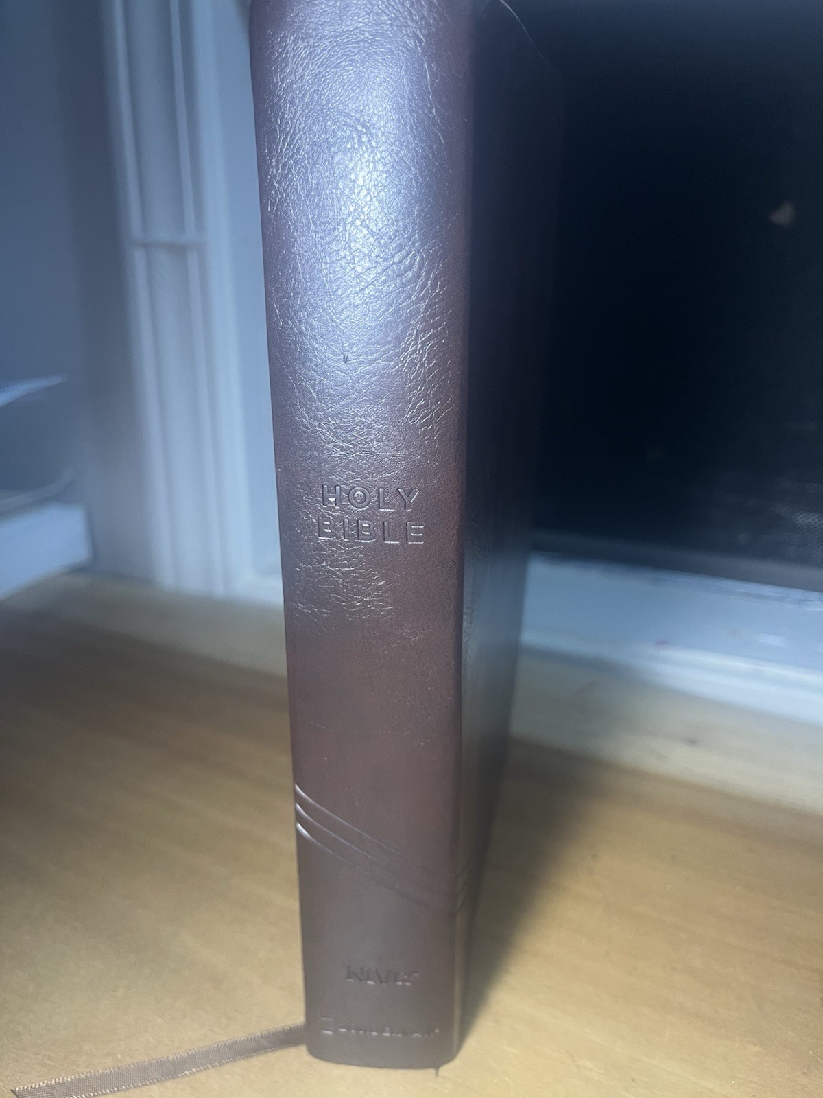 NIV Holy Bible by Zondervan Staff (2011 Leather) Very Good