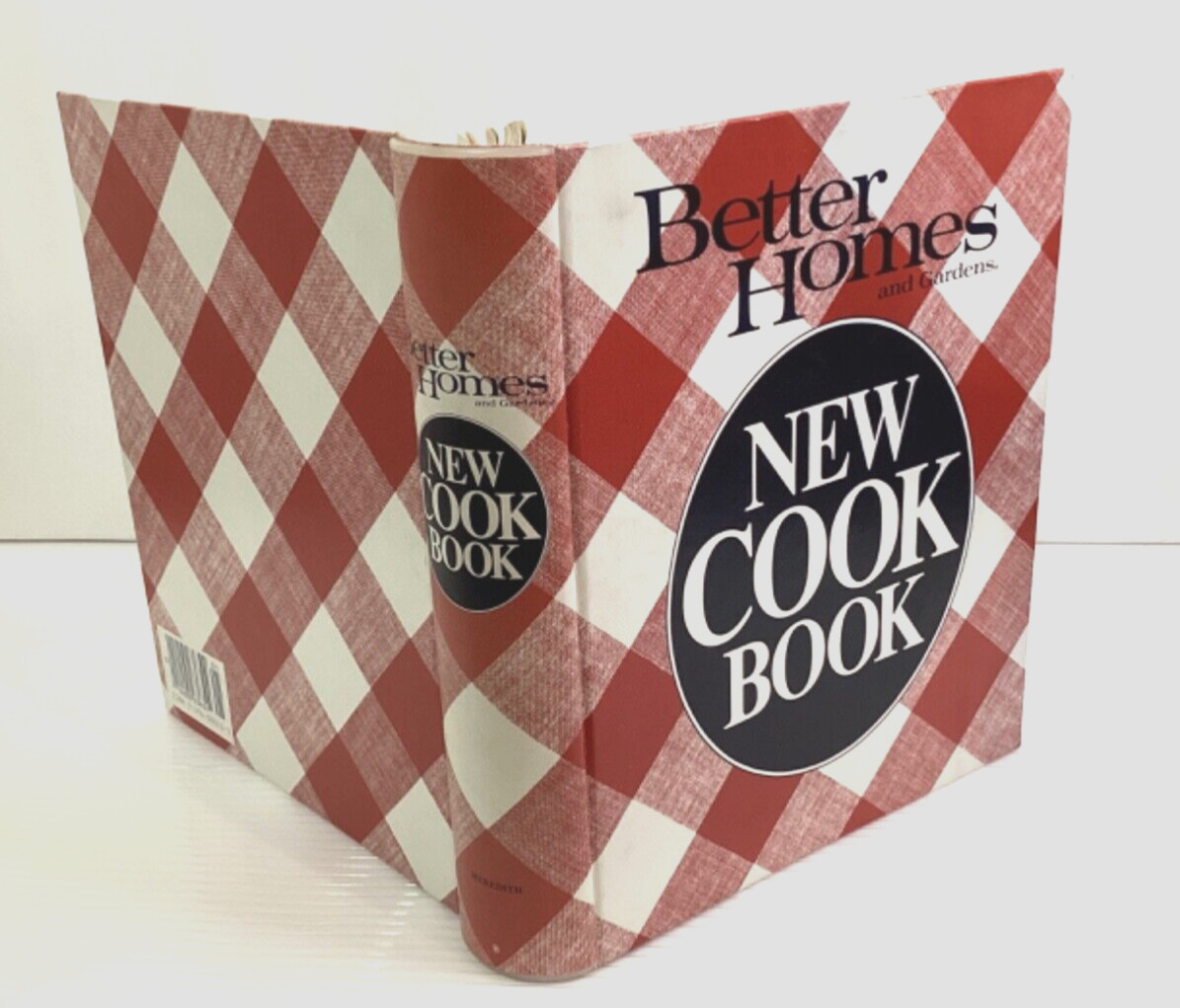 Better Homes and Gardens 1984 Ring bound 466 pages