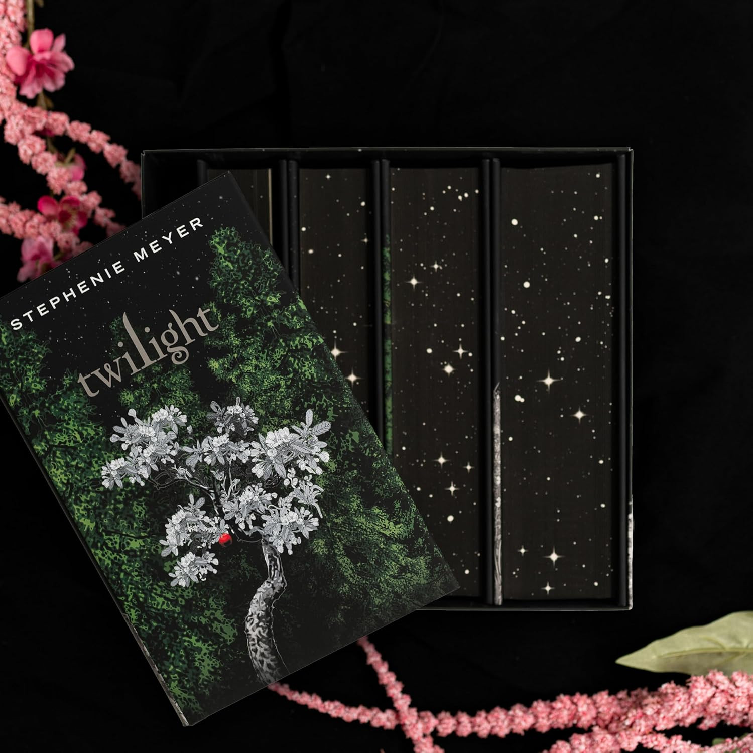 The Twilight Saga Deluxe Hardcover Collection