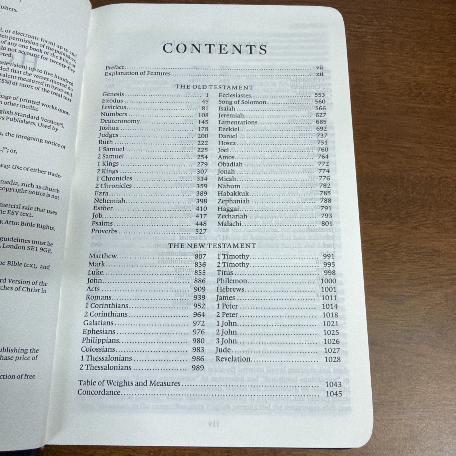 ESV Premium Gift Bible (TruTone, Chestnut, Filigree Design)