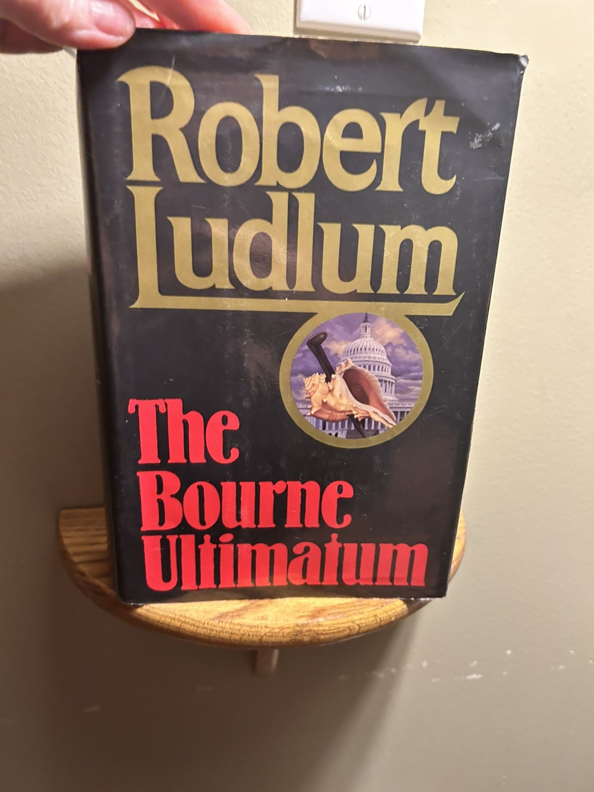 The Bourne Ultimatum 1st Edition Hardcover DJ Book Robert Ludlum 1990