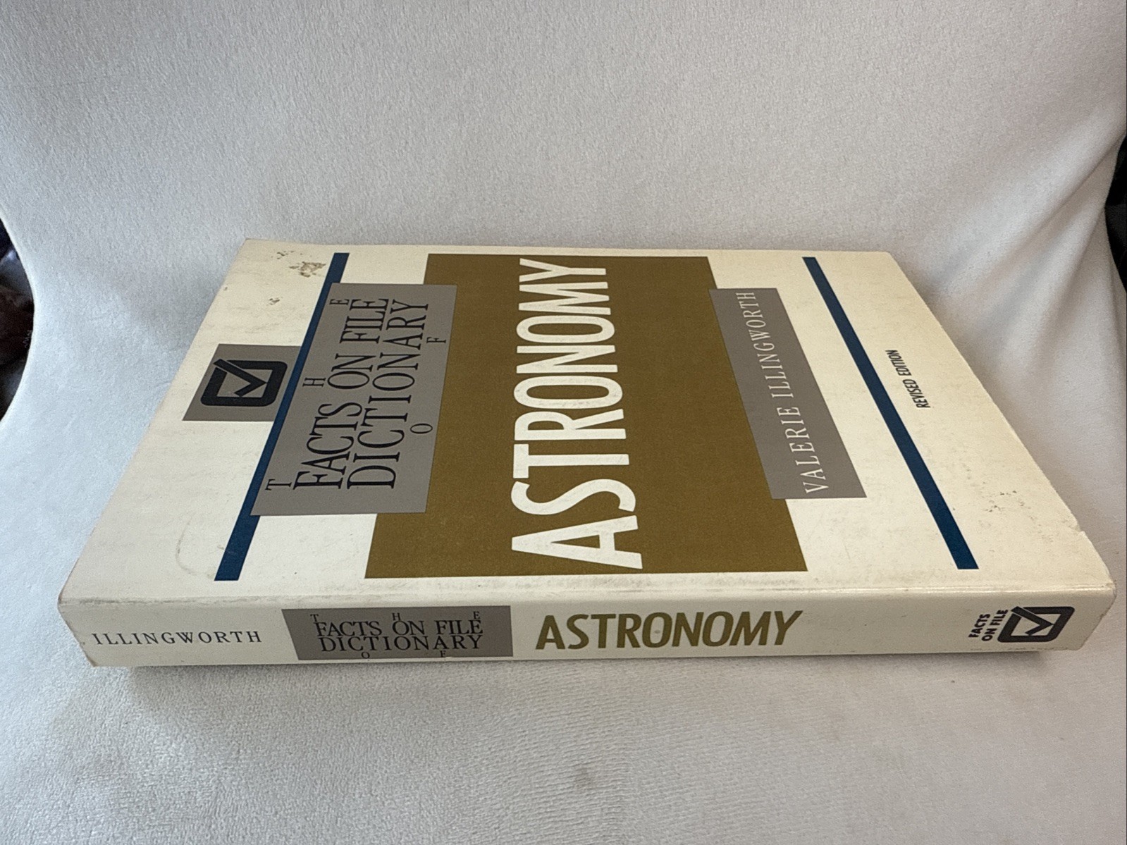 THE FACTS ON FILE DICTIONARY OF ASTRONOMY By Valerie Illingworth & Facts On Inc