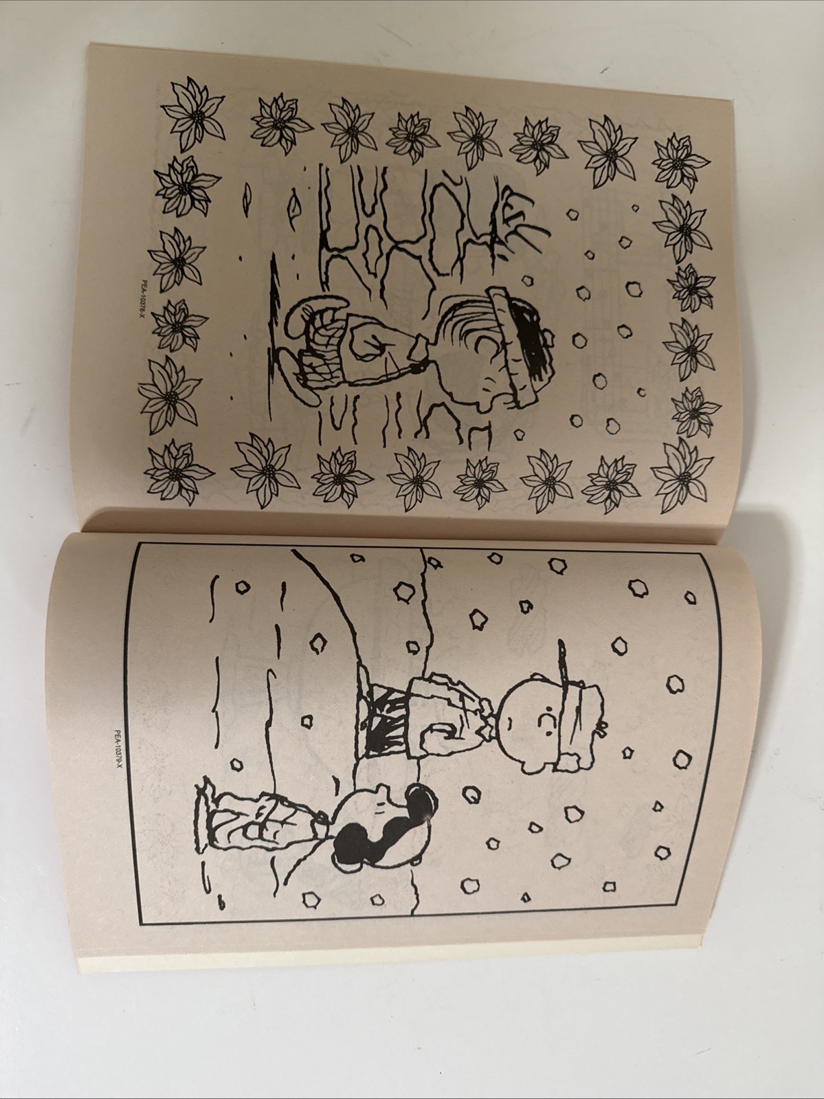 Peanuts Holiday Fun Coloring & Activity Book Snoopy Charlie Brown 30 pages 2003