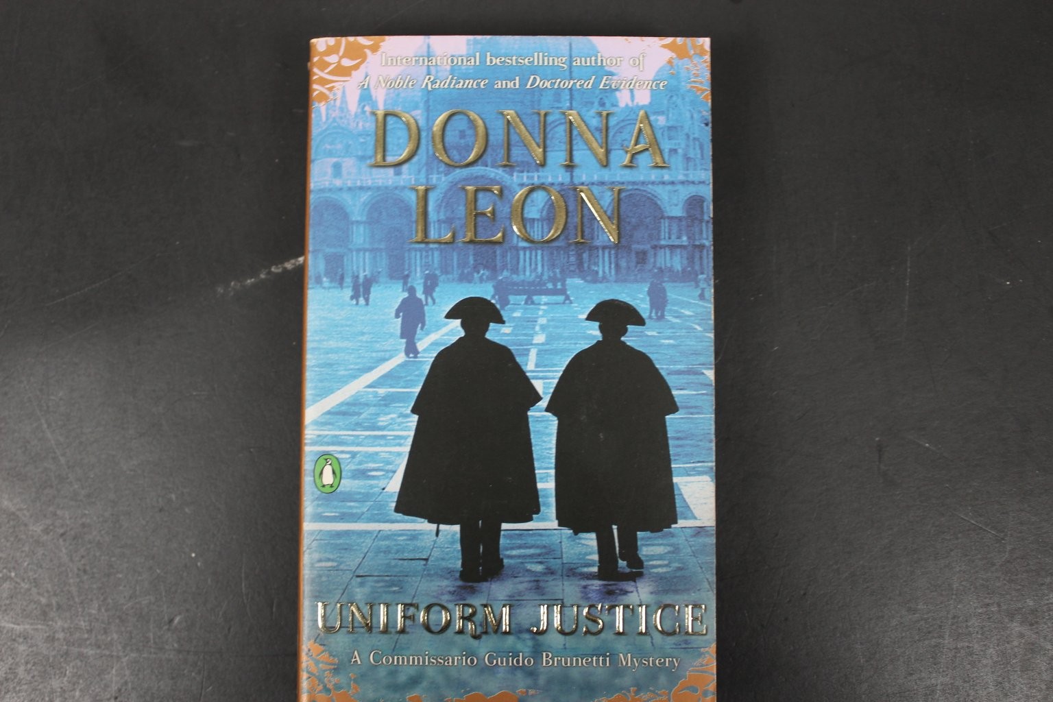 Uniform Justice Donna Leon 2004 Penguin Commissario Guido Brunetti Mystery Book