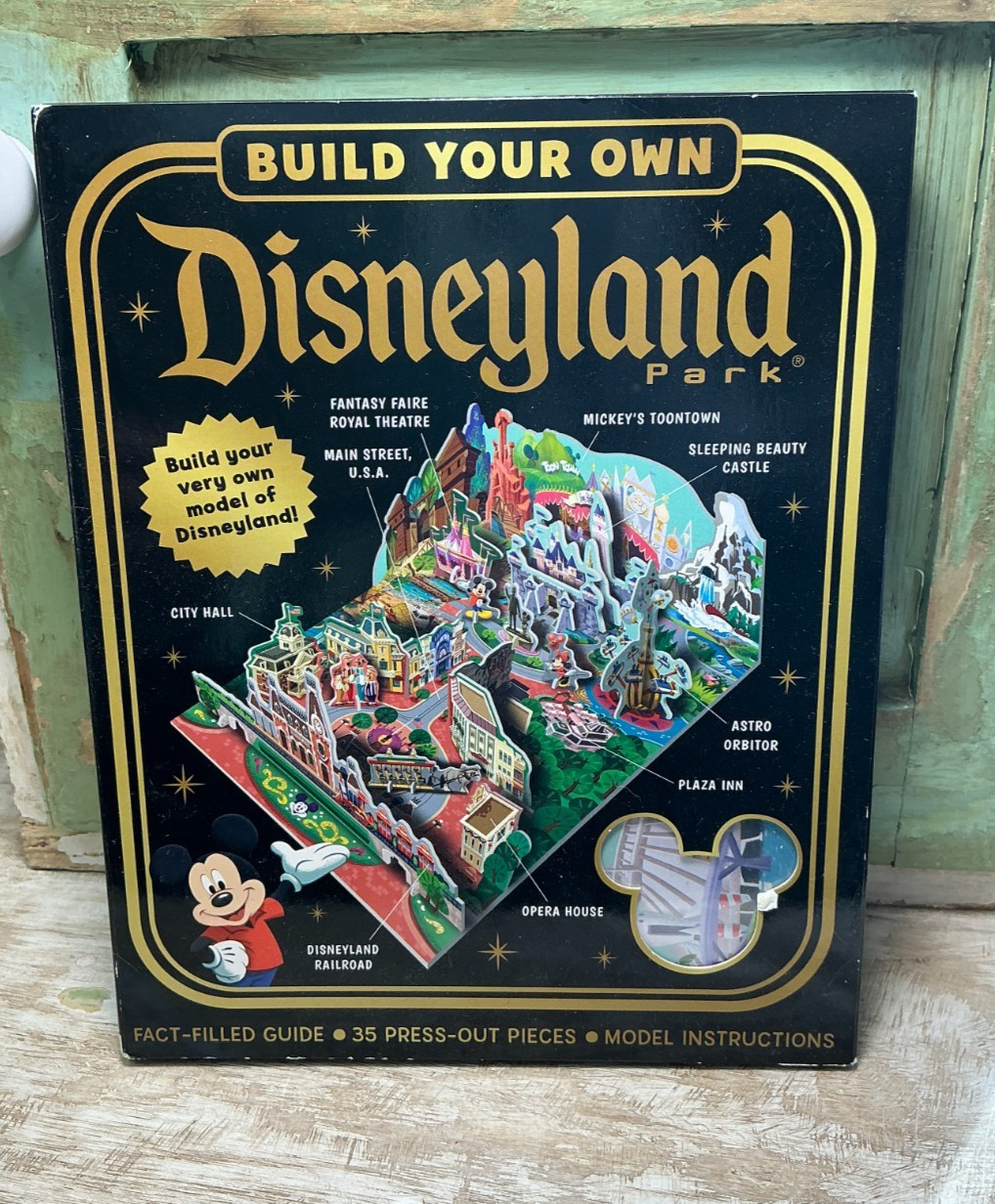 Build Your Own Disneyland Park 3D Model Book Igloo Books 2021 Press-Out Sealed