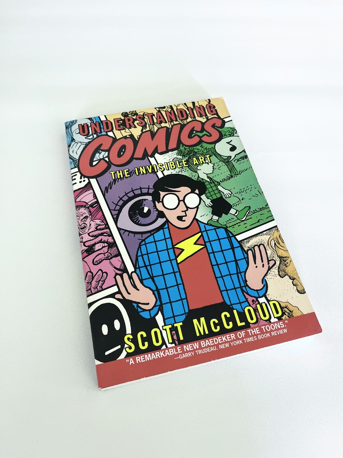 Understanding Comics: The Invisible Art by Scott McCloud Paperback. Very Good