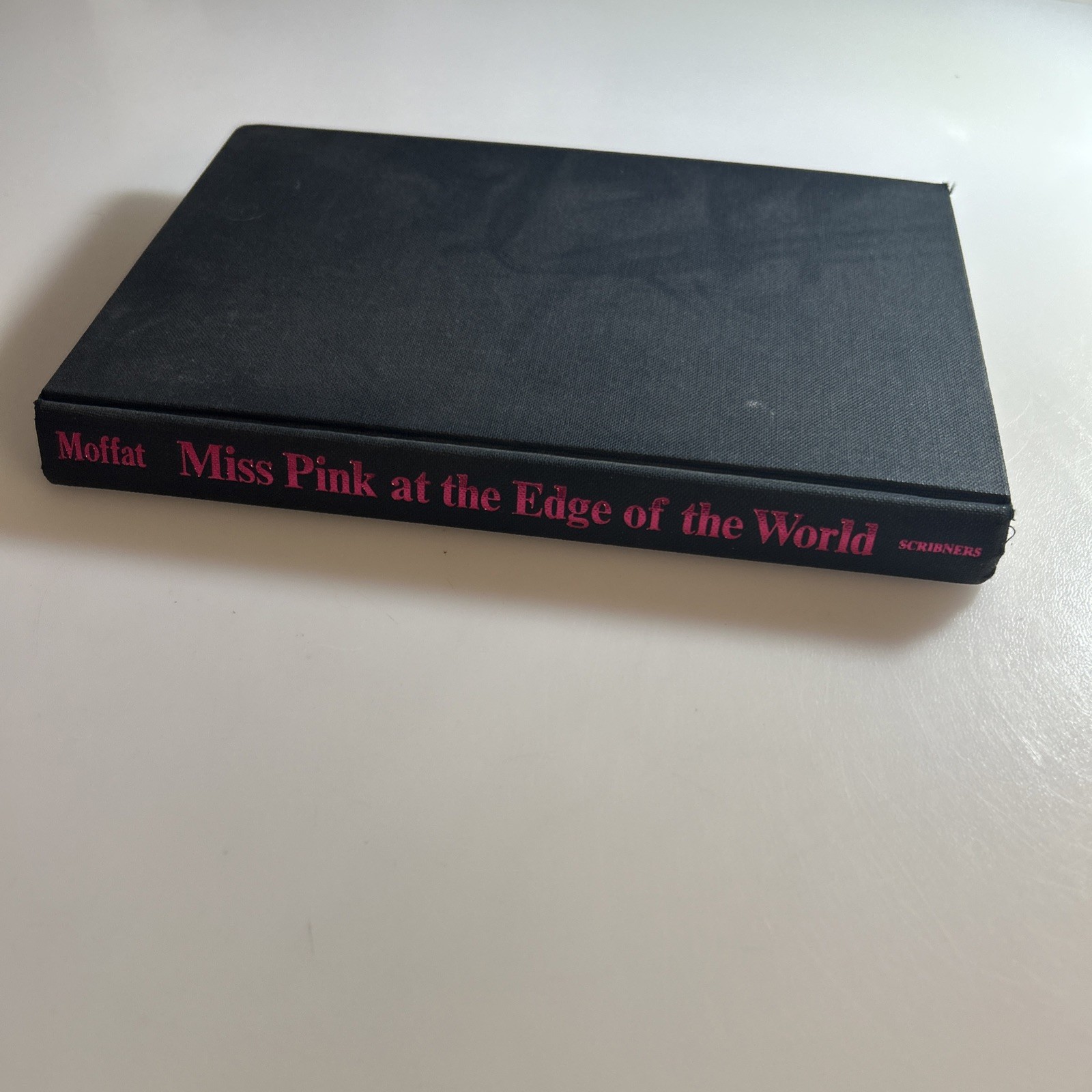 Miss Pink At the Edge of the World Gwen Moffat 1975Vintage Novel HC xlib 2928