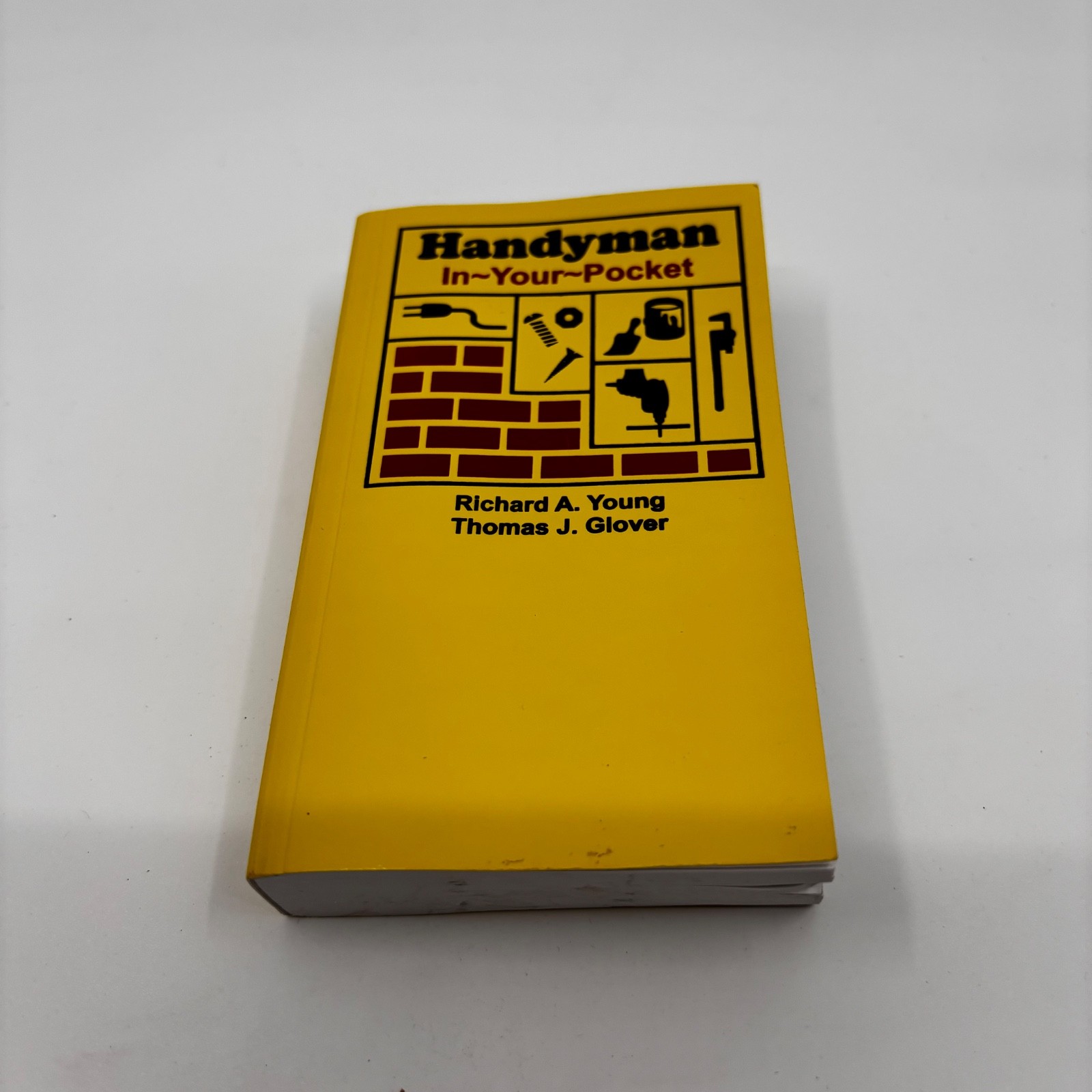 Handyman In~Your~Pocket Book – Richard A Young & Thomas J Glover – USA 2001