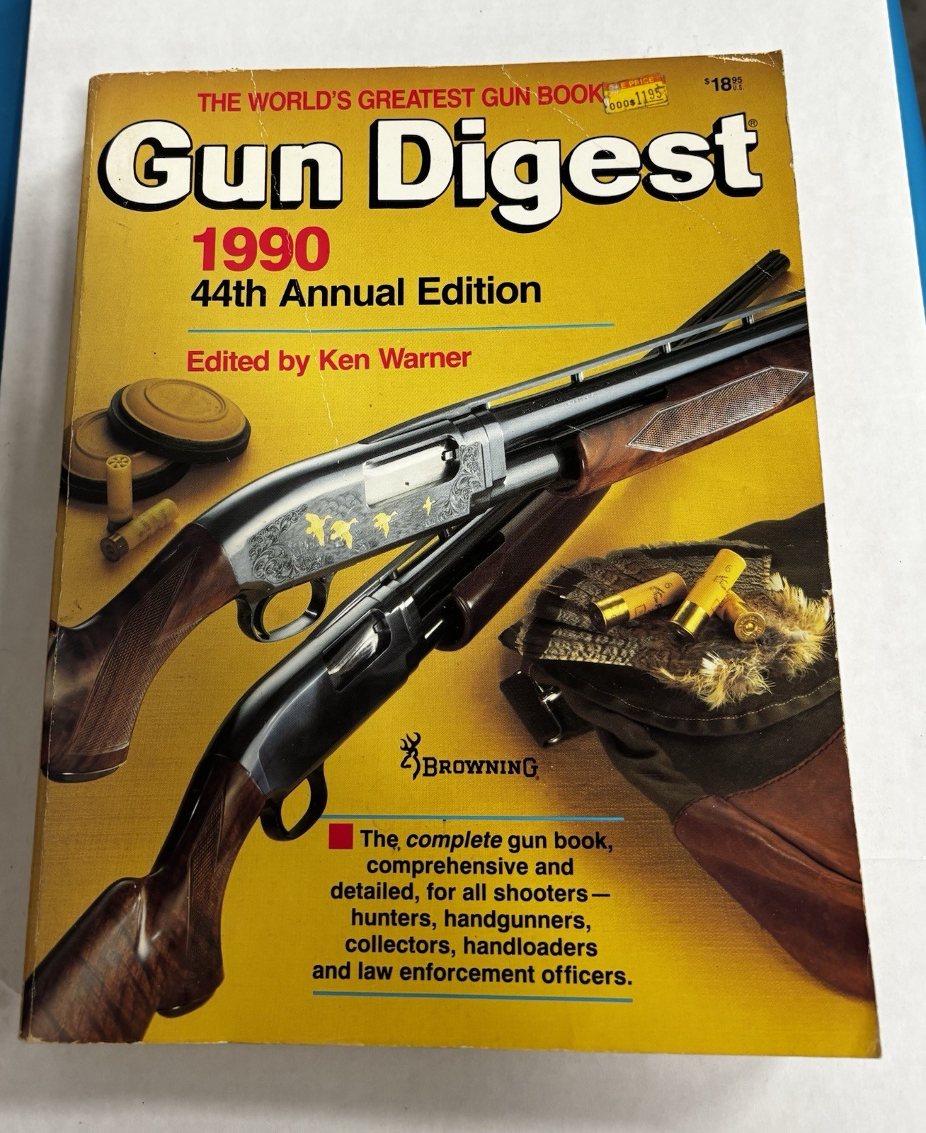 1990 GUN DIGEST Magazine THE WORLD’S GREATEST GUN BOOK 498 Pages