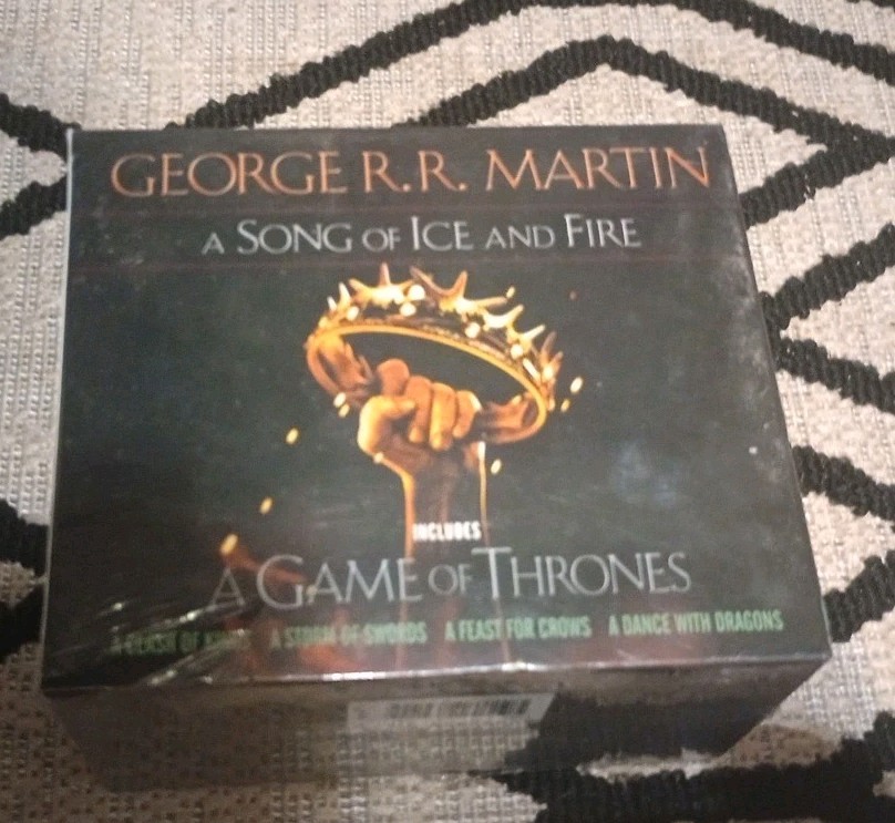 A SONG OF ICE AND FIRE George R. R. Martin – A Game of Thrones 5-Book Box Set