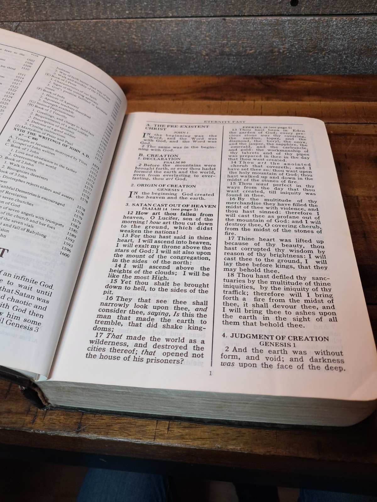 The Chronological Bible Large Print 1977 King James Version