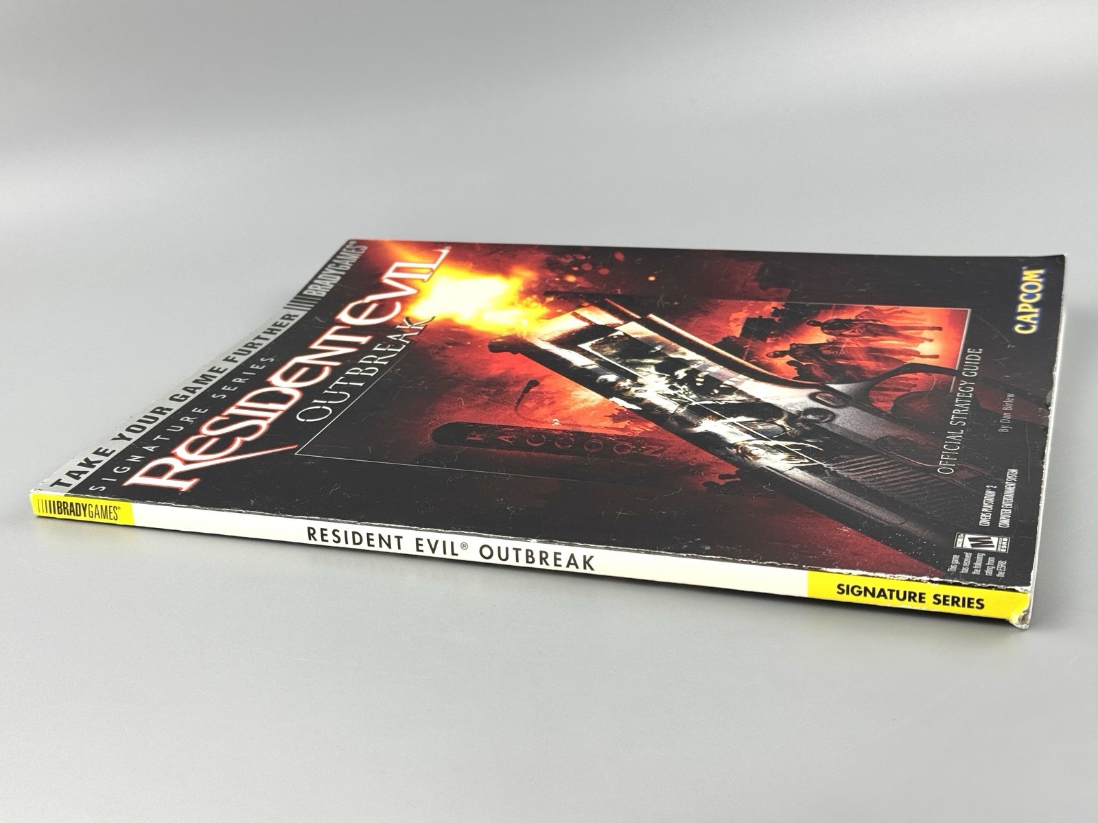 Resident Evil: Outbreak Official Strategy Guide BradyGames Capcom Paperback 2004