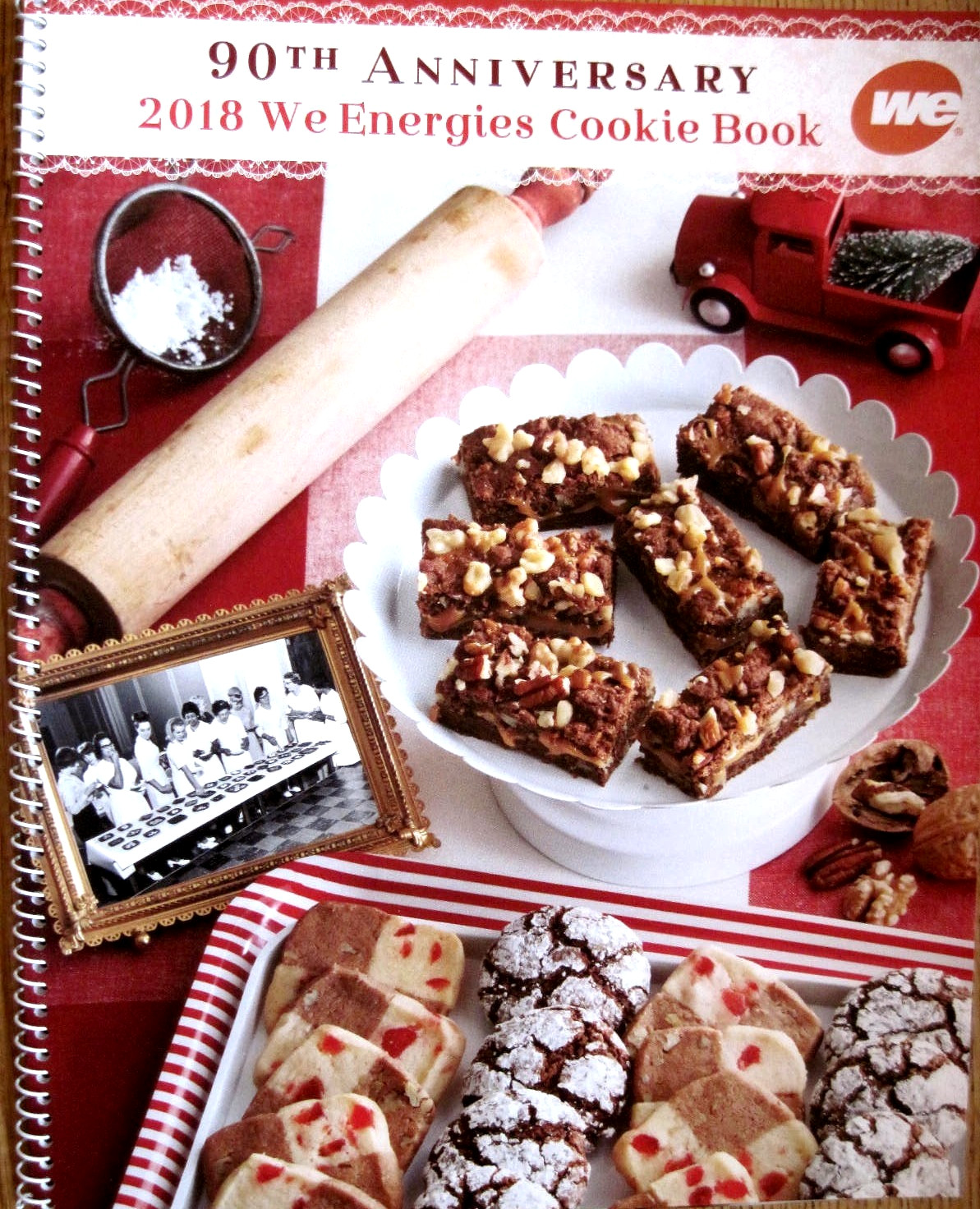 2018 WE ENERGIES CHRISTMAS COOKIE BOOK-90th ANNIVERSARY- Wisconsin Electric Co.