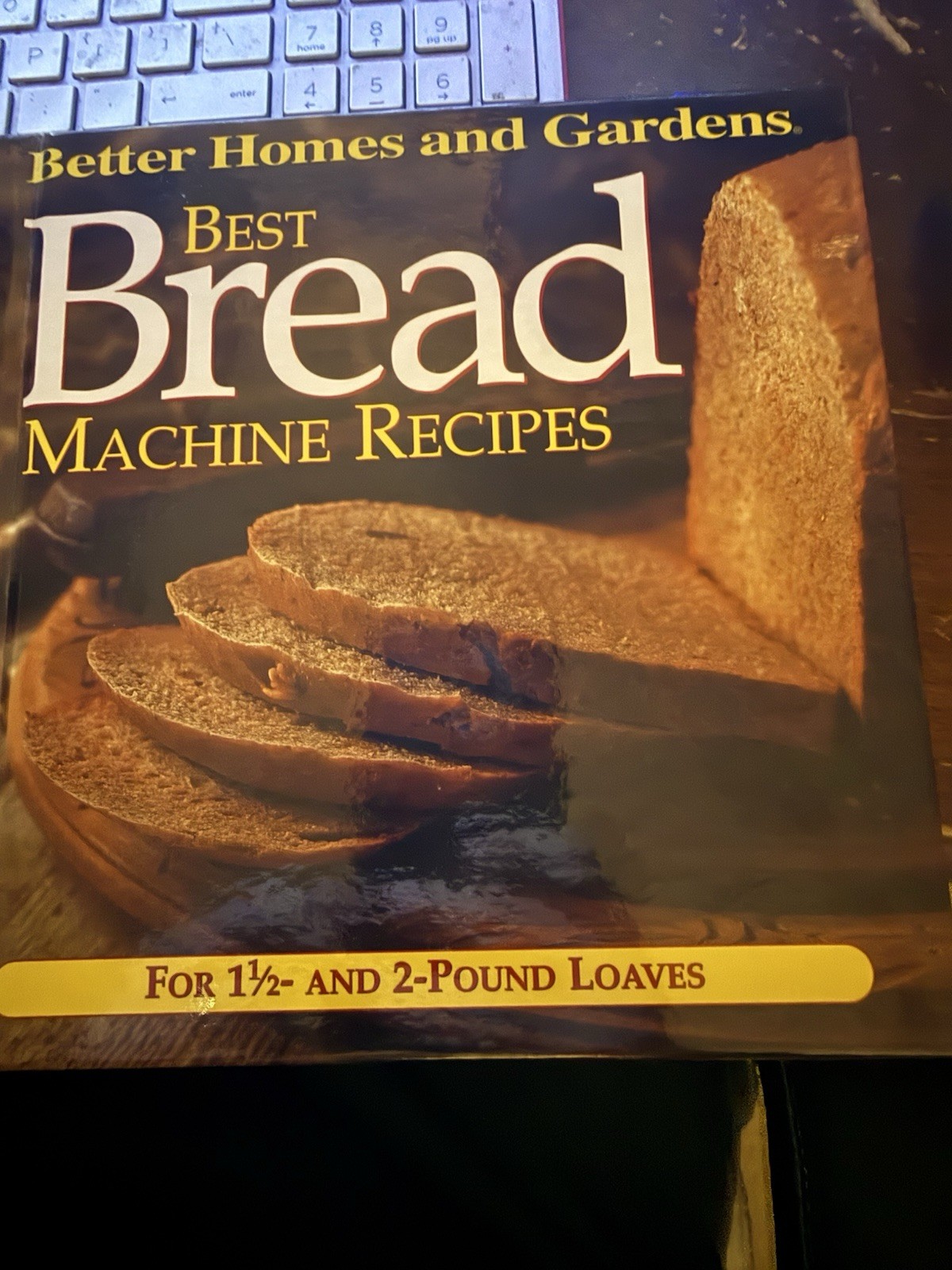 Better Home & Gardens Best Bread Machine Recipes for 1 1/2 -2 lb loaves. 1997.