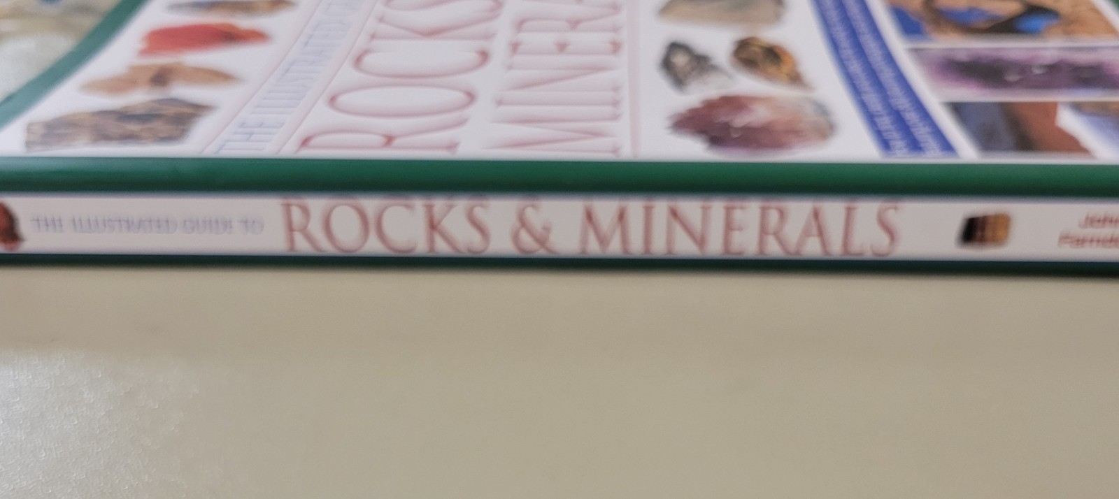 ILLUSTRATED GUIDE TO ROCKS AND MINERALS John Farndon (2012, Soft) VERY GOOD