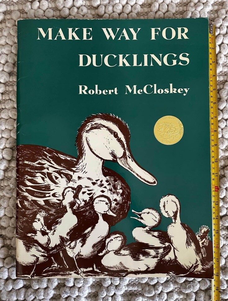 Rare! Make Way For Ducklings Classroom Big Teaching Book. 18” X 13.5”