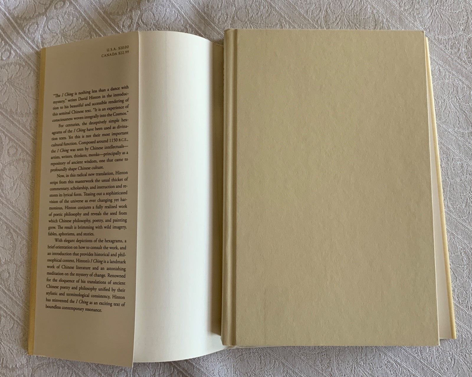 I Ching:The Book of Change New Translation David Hinton HC Dust Jacket Like New