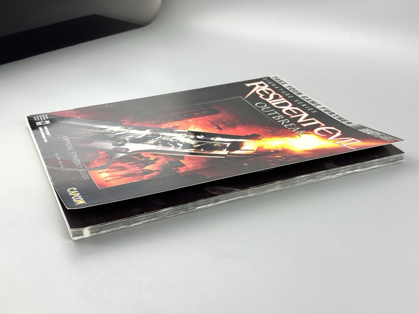 Resident Evil: Outbreak Official Strategy Guide BradyGames Capcom Paperback 2004