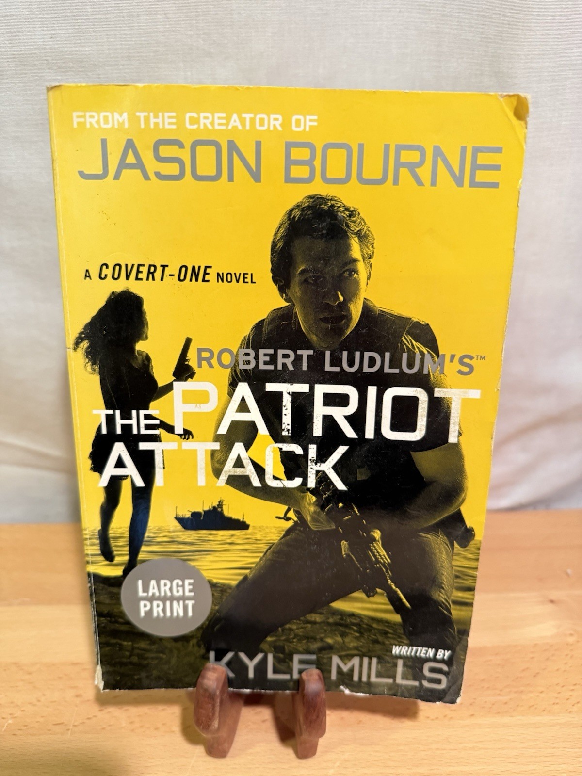 Robert Ludlum’s (TM) The Patriot Attack – Paperback – Large Print Pre Owned