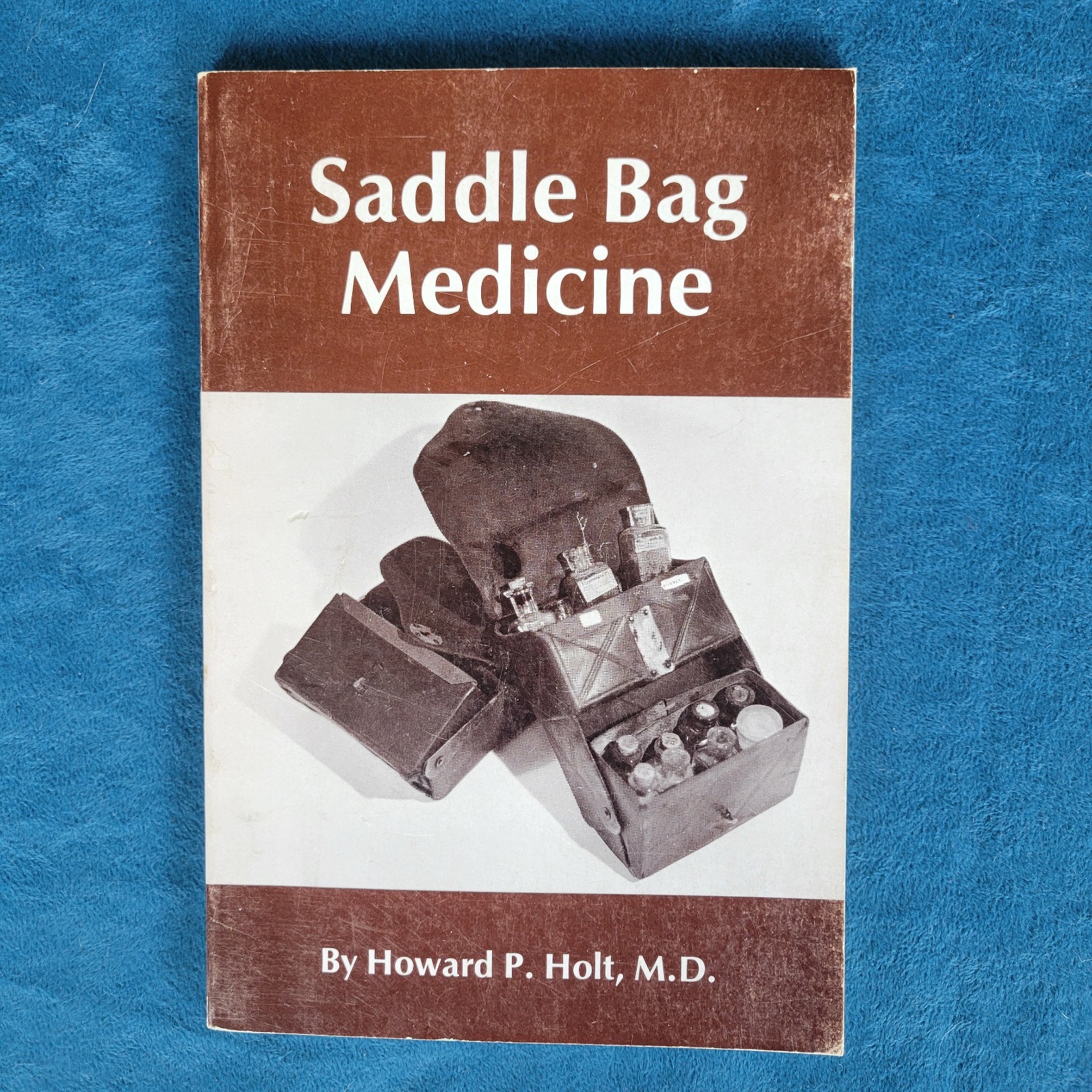 SADDLE BAG MEDICINE – THE STORY OF MEDICINE IN THE YAKIMA VALLEY ; 106 PAGES