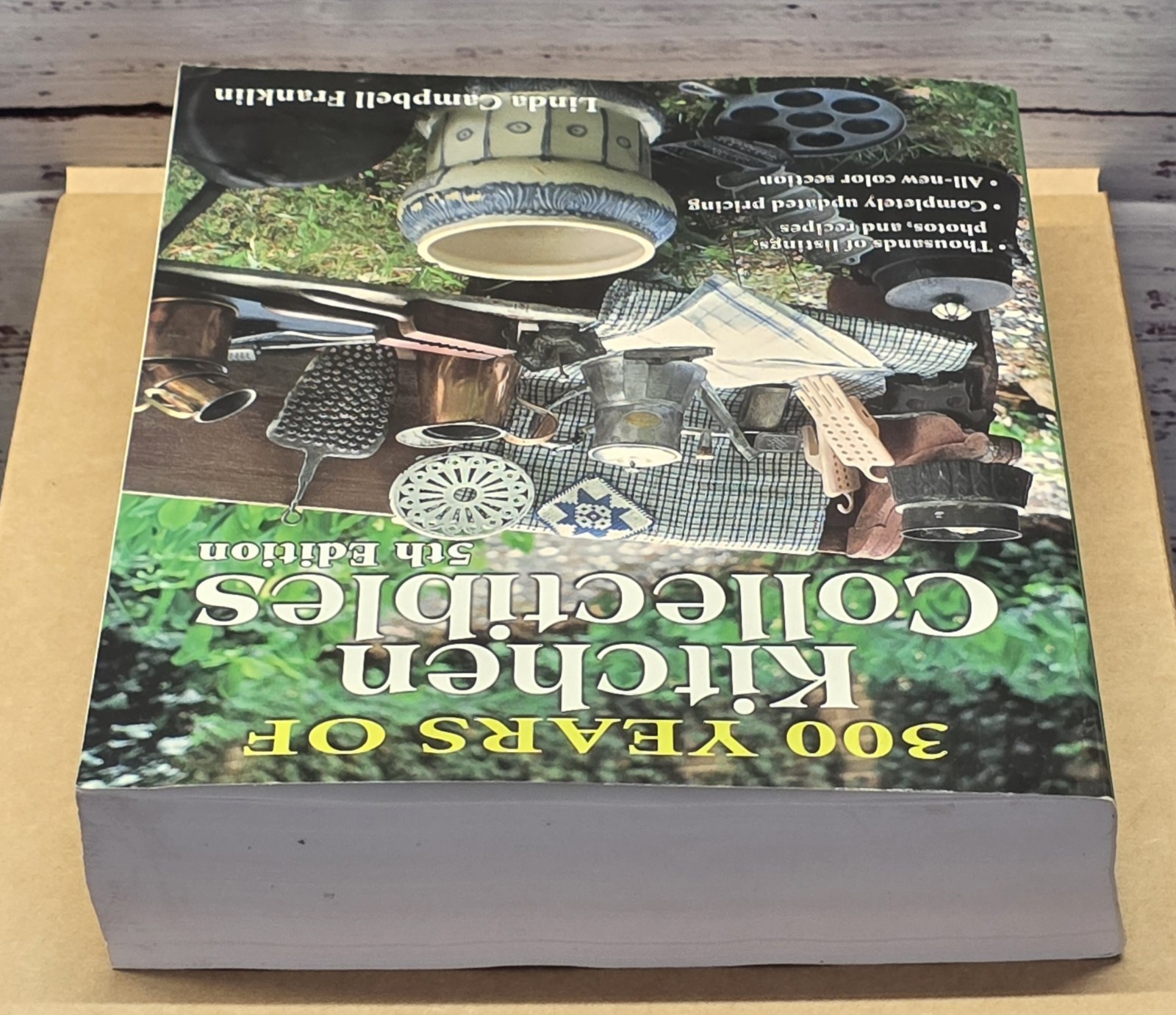 300 Years of Kitchen Collectibles – Paperback By Franklin, Linda Campbell – GOOD