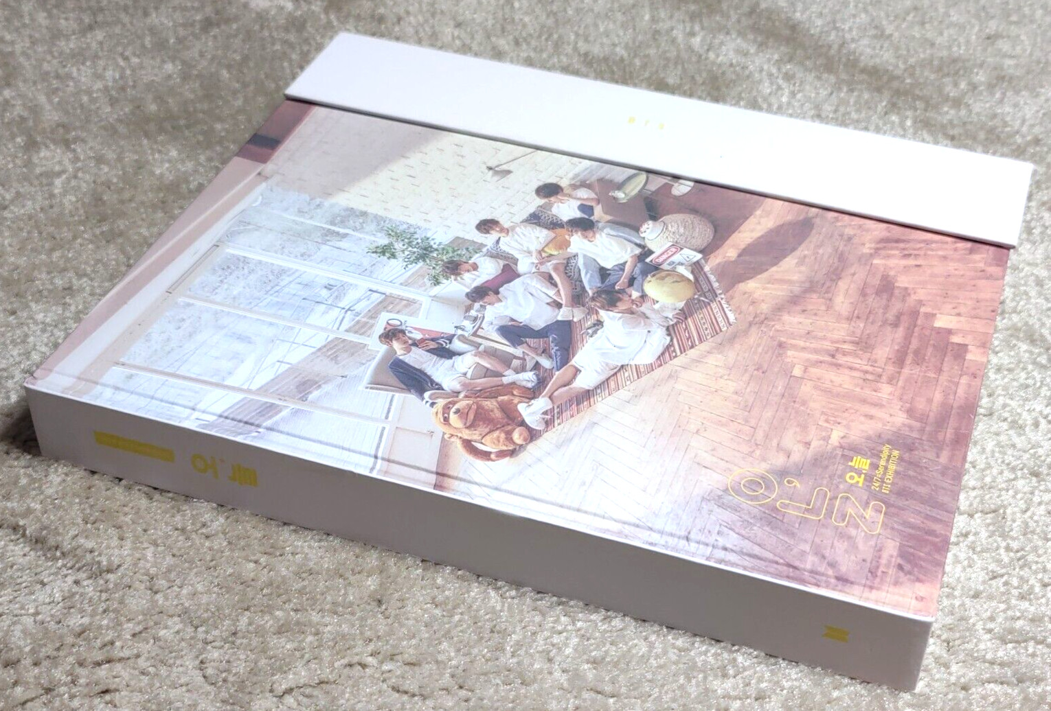 BTS 2018 Exhibition in Seoul Photobook LIKE NEW w/ photos (290 pages)
