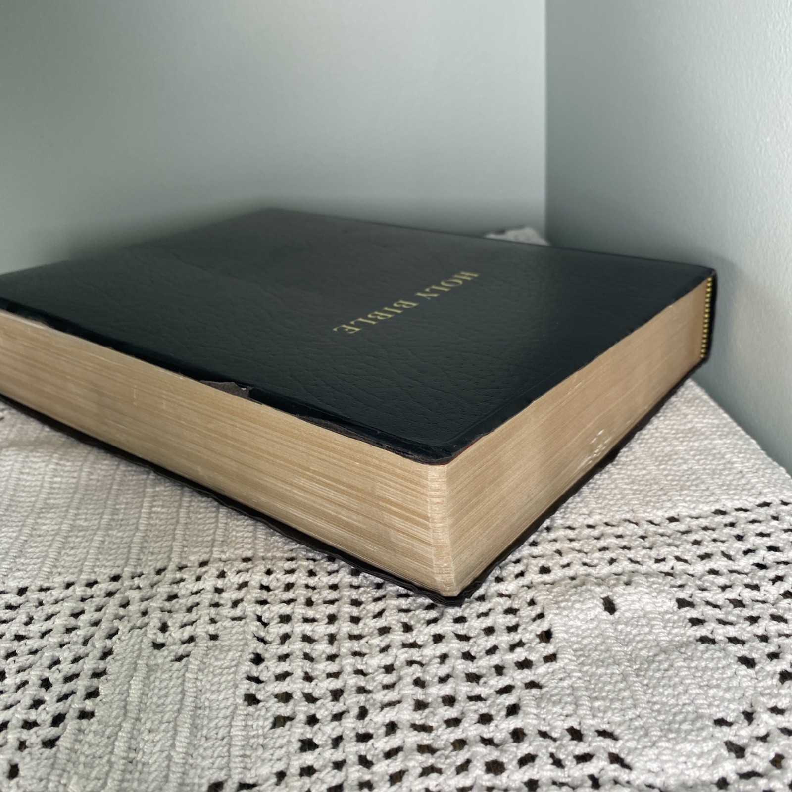 KJV HOLY BIBLE King James Version Black Large Imitation Binding Holman Bible