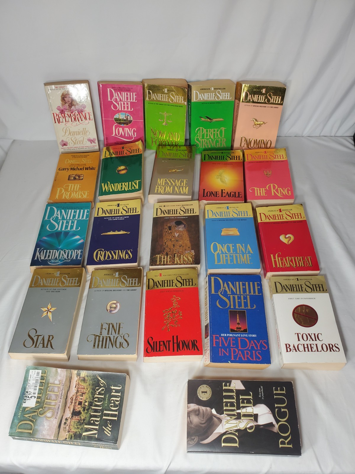 Lot of 22 Danielle Steel Best Selling 1980s 90s 2000s Romance Mystery Paperback