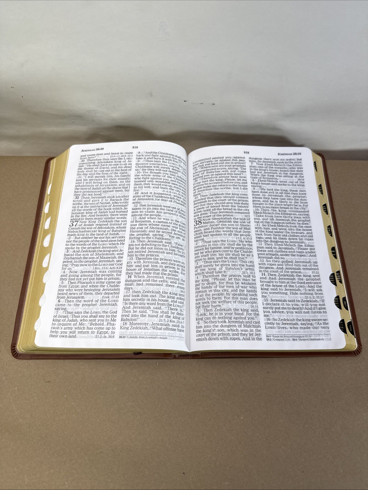 NKJV GIANT PRINT Holy Bible Indexed Edition Red Letter Brown Leathersoft NEW
