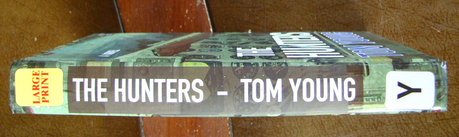 The Hunters ~2015 Large Print HC~ Tom Young Khatar Somalia DC-3 War Pirate Novel