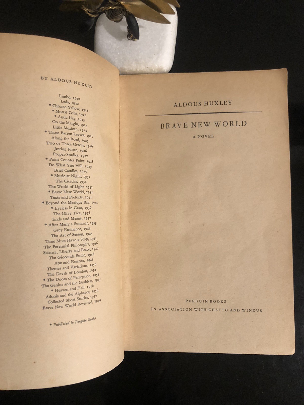 Aldous Huxley Brave New World Penguin 1052 UK 1959 Reprint Acceptable