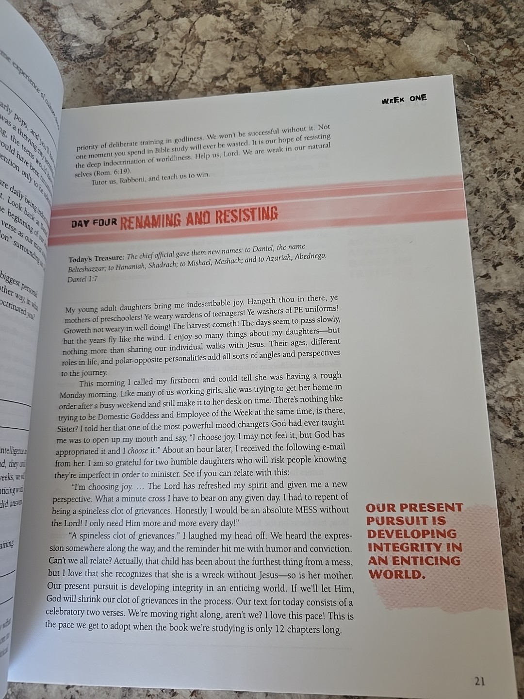 Daniel – Bible Study Book: Lives of Integrity, Words of Prophecy Beth Moore