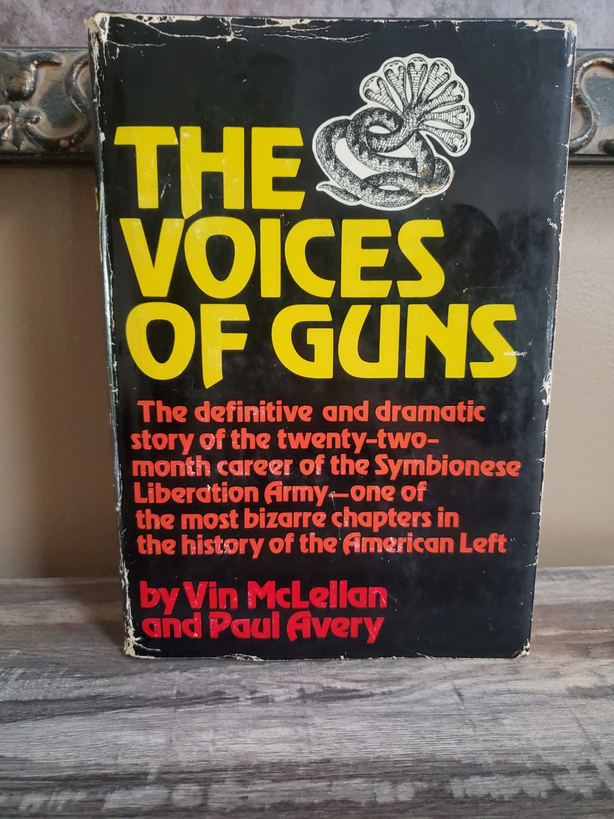 THE VOICES OF GUNS by Vin Mclellan and Paul Avery HC Book 1977