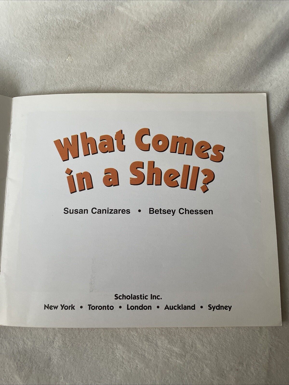 What Comes In A Shell (Science Emergent Reader) (Science Emergent R