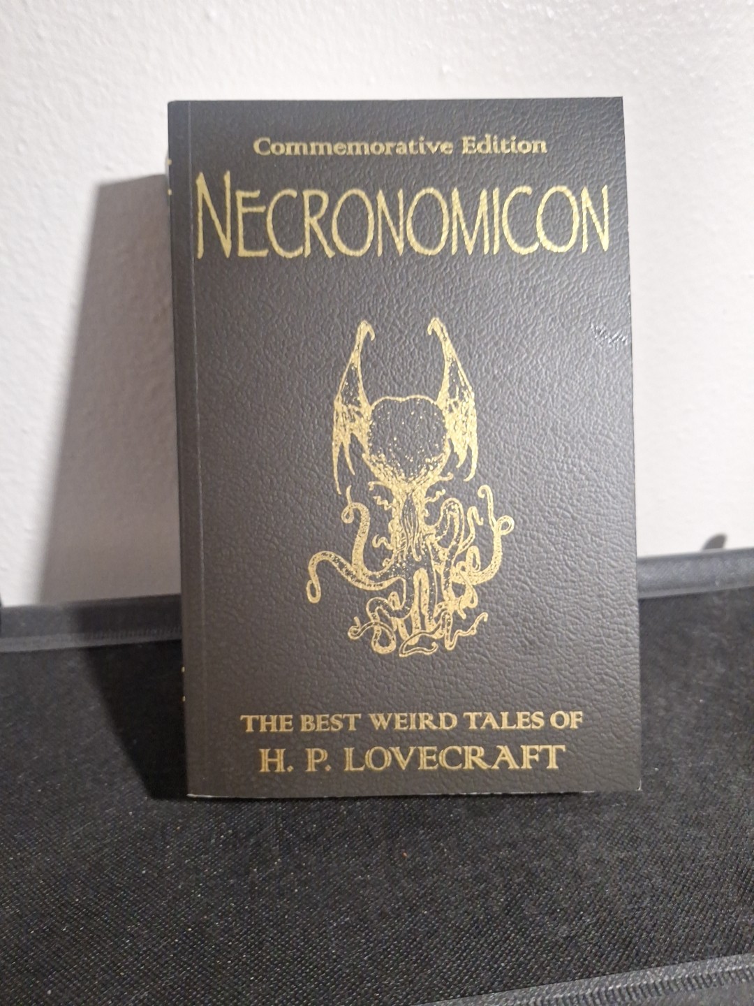 Necronomicon: Best Weird Tales of H.P. Lovecraft Commemorative Edition