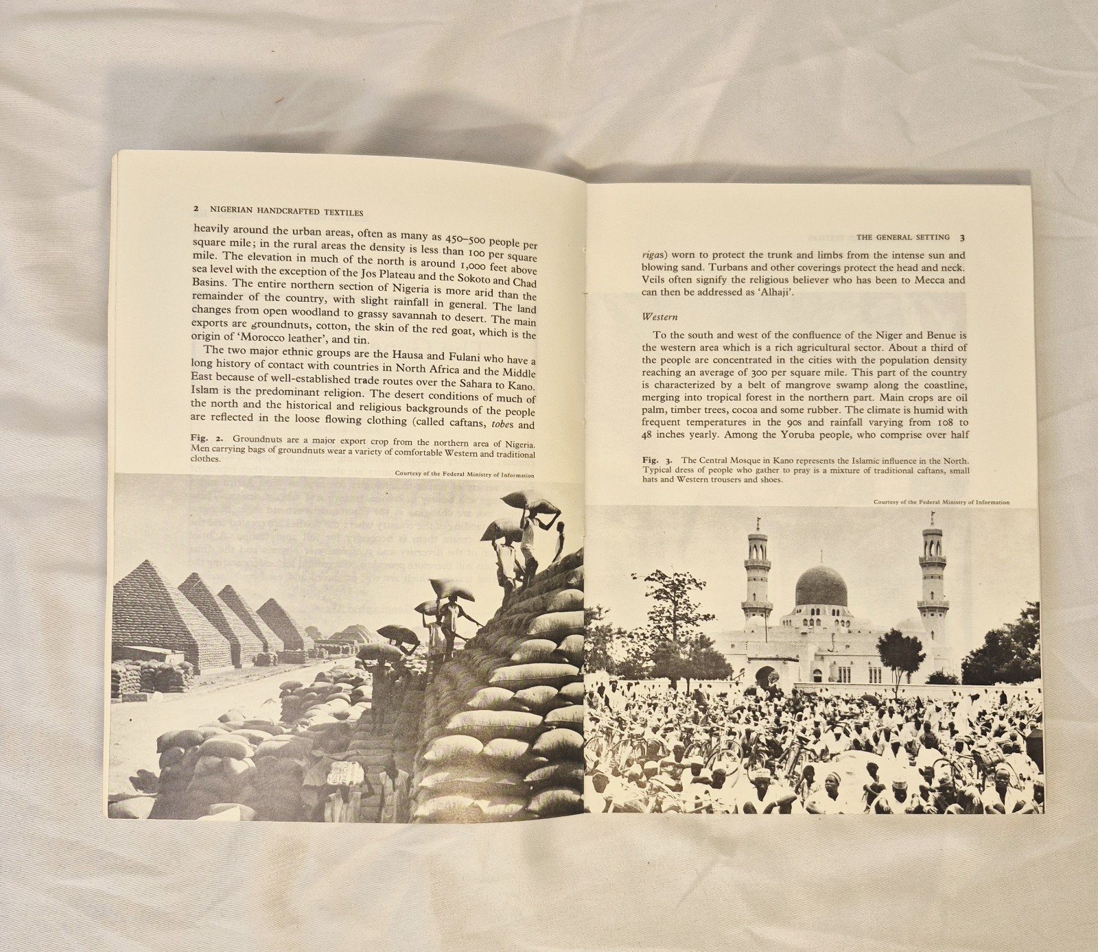 Nigerian Handcrafted Textiles By Joanne Bubolz Eicher 1976 Paperback SIGNED